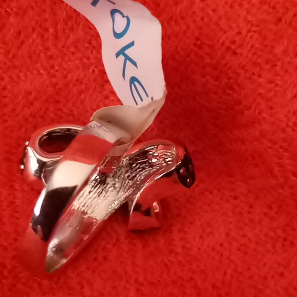 Silver and 🖤 bow chunky ring - Picture 2 of 4